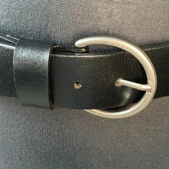 Medike Landes | Black Leather Belt - Picture 2 of 7